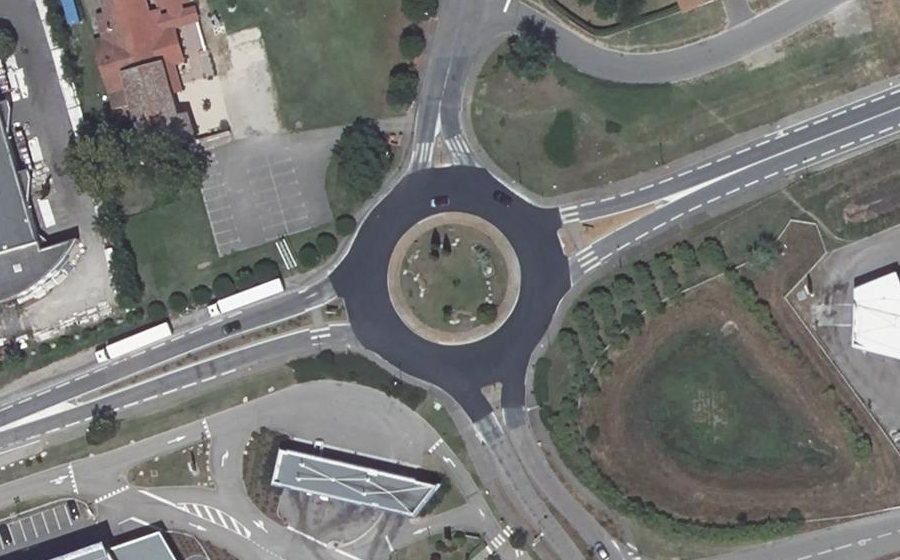 Vue aérienne du Rond-point anonyme n°28014257