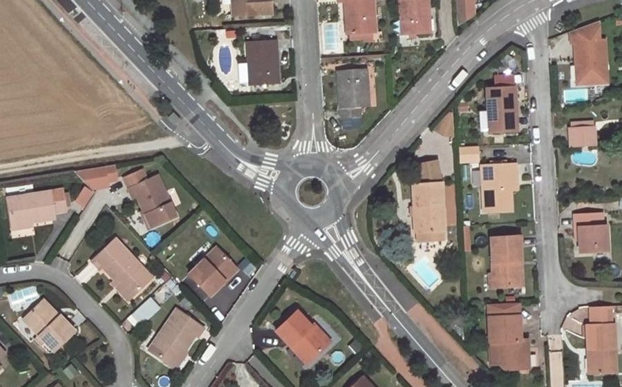 Vue aérienne du Rond-point anonyme n°28014811