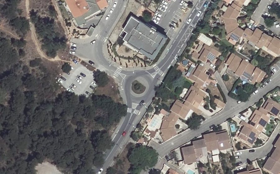 Vue aérienne du Rond-point anonyme n°280253885