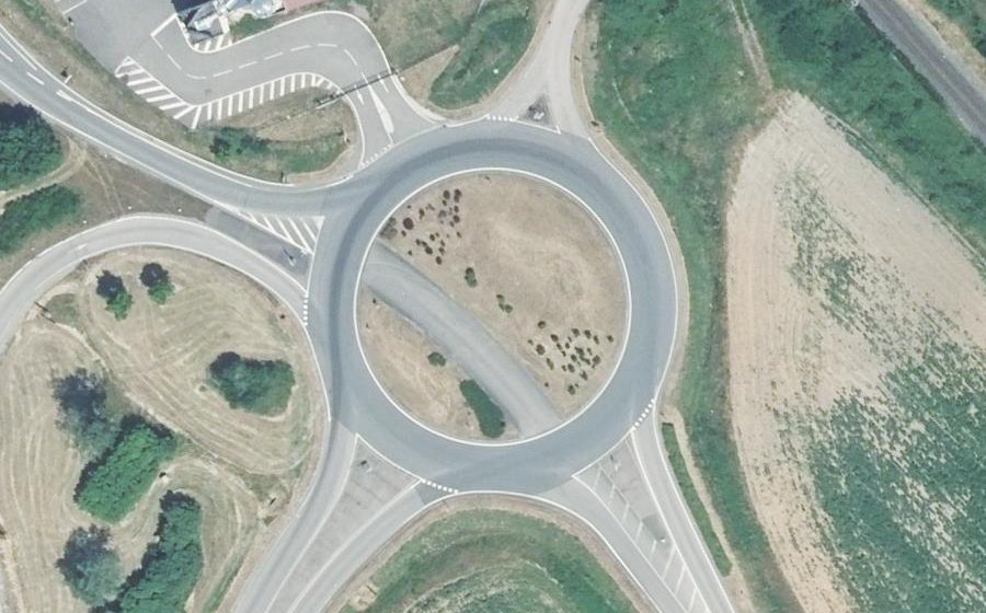 Vue aérienne du Rond-point anonyme n°28027539