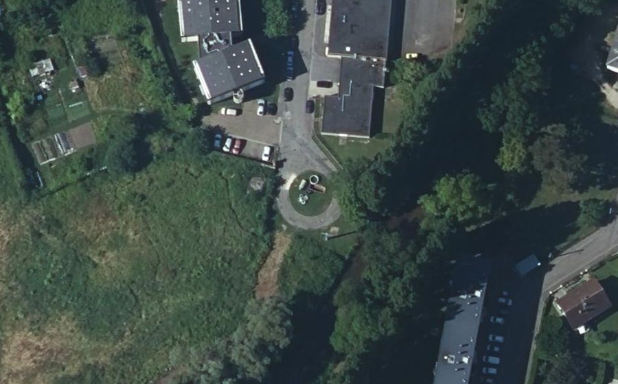 Vue aérienne du Rond-point anonyme n°280279185