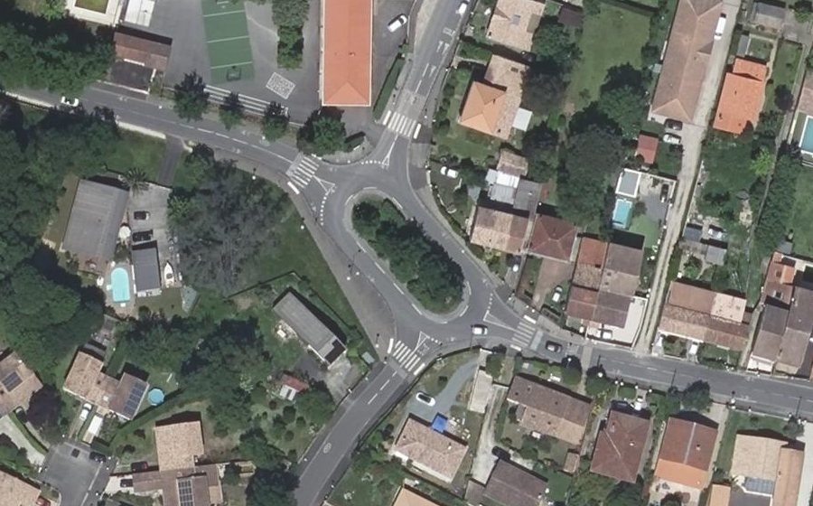 Vue aérienne du Rond-point anonyme n°28029869