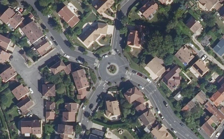 Vue aérienne du Rond-point anonyme n°28036592