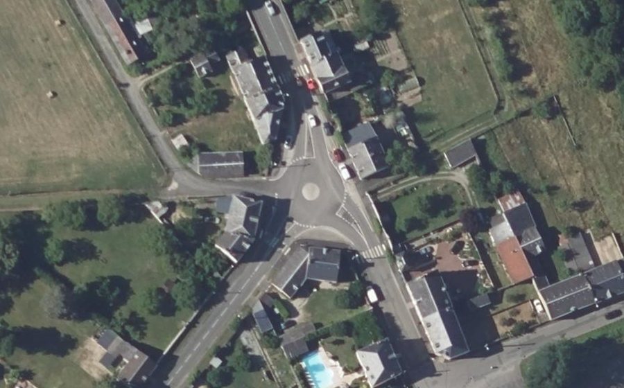 Vue aérienne du Rond-point anonyme n°280393959
