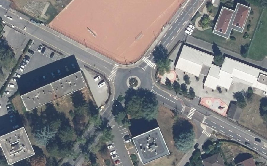 Vue aérienne du Rond-point anonyme n°28044555