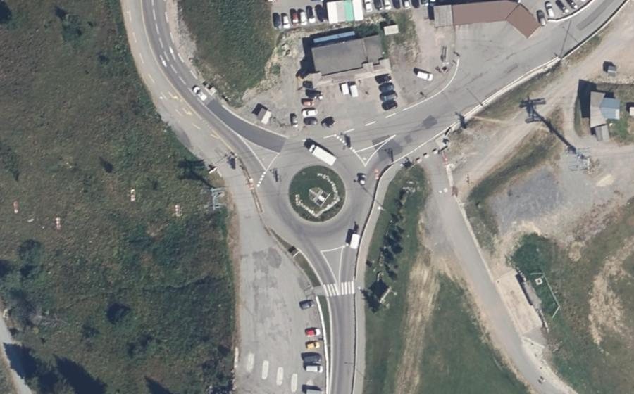 Vue aérienne du Rond-point anonyme n°28045386