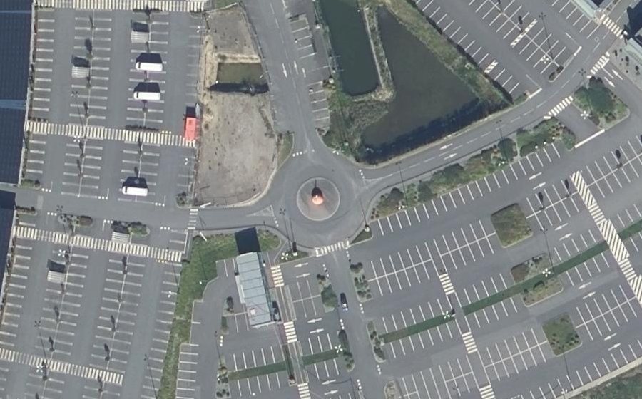 Vue aérienne du Rond-point anonyme n°280491387