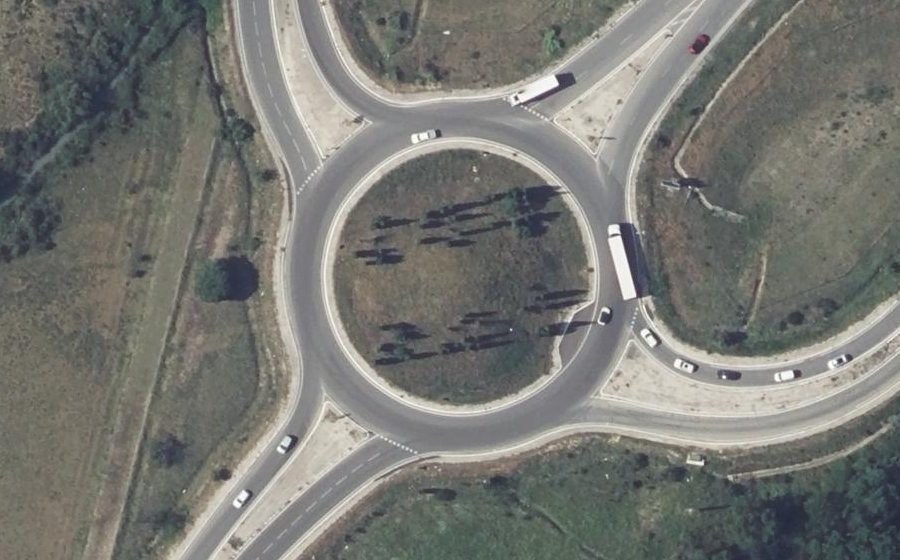 Vue aérienne du Rond-point anonyme n°28049270