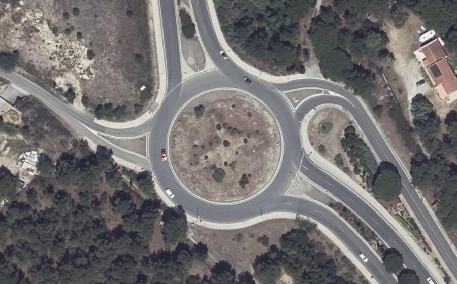 Vue aérienne du Rond-point anonyme n°28049318