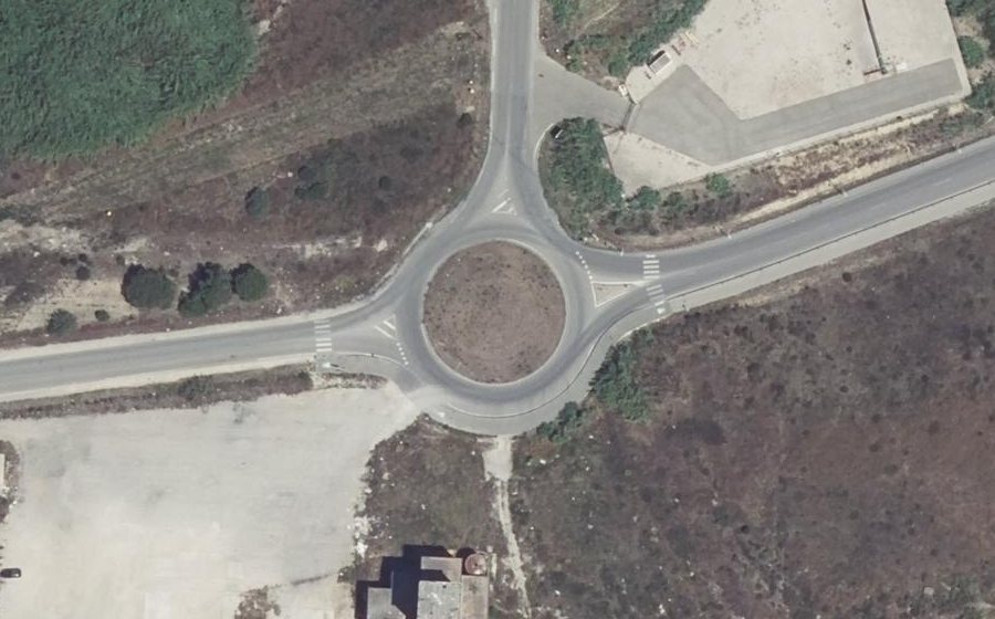 Vue aérienne du Rond-point anonyme n°28051094
