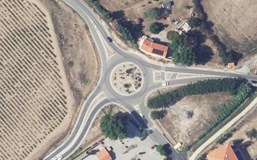 Vue aérienne du Rond-point anonyme n°280516657