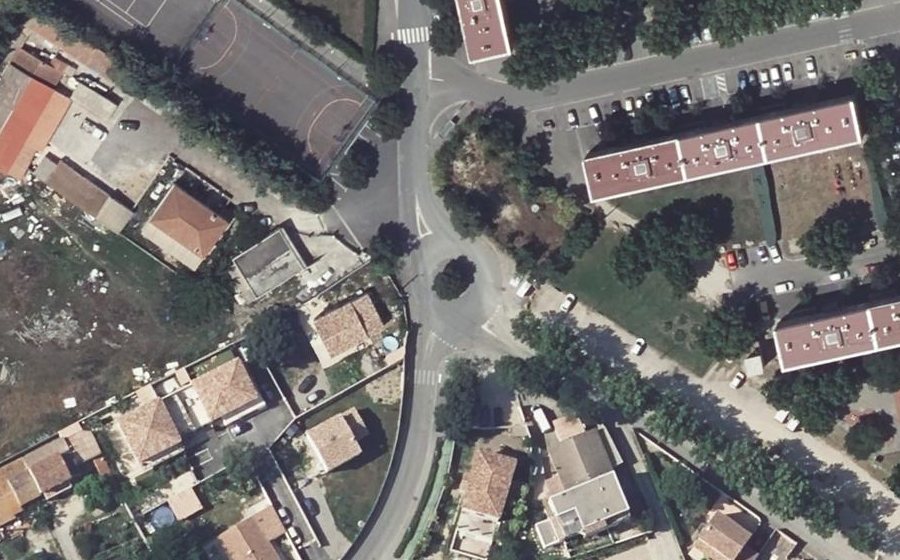 Vue aérienne du Rond-point anonyme n°28057009