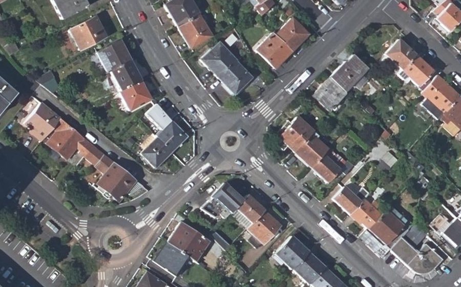 Vue aérienne du Rond-point anonyme n°28057785