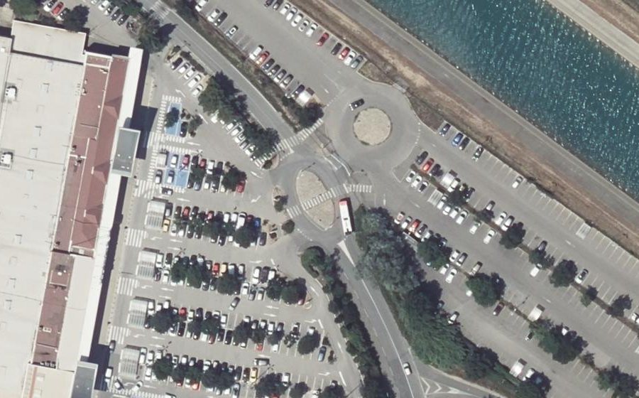 Vue aérienne du Rond-point anonyme n°28058957