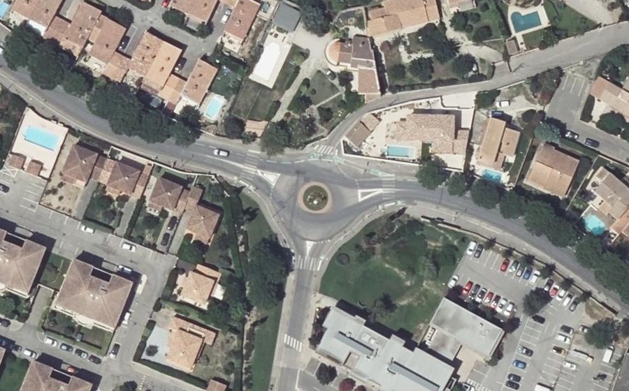 Vue aérienne du Rond-point anonyme n°28059063