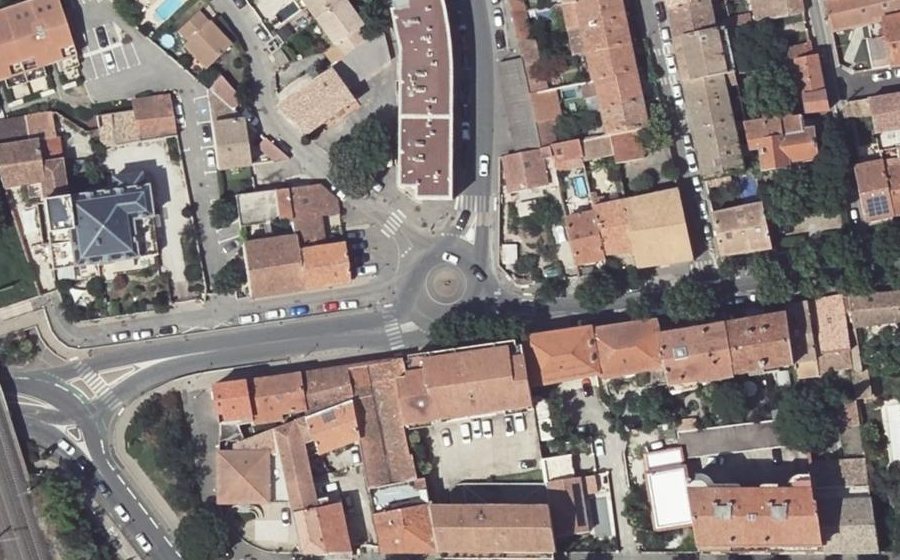 Vue aérienne du Rond-point anonyme n°28067244