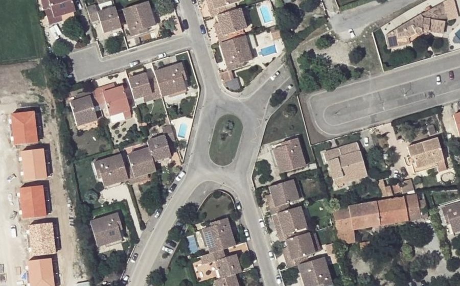 Vue aérienne du Rond-point anonyme n°28067691