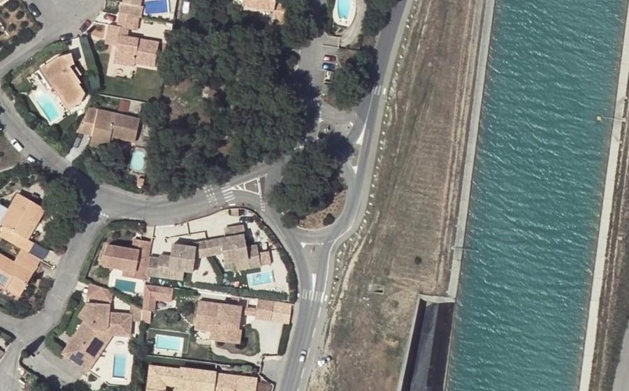 Vue aérienne du Rond-point anonyme n°28067870