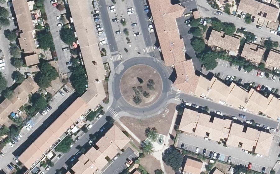 Vue aérienne du Rond-point anonyme n°28068017
