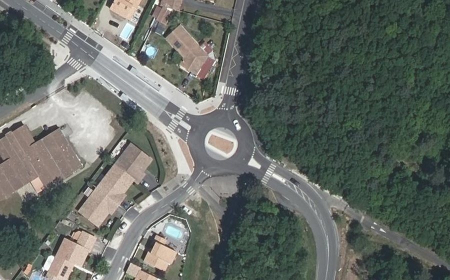 Vue aérienne du Rond-point anonyme n°28070002