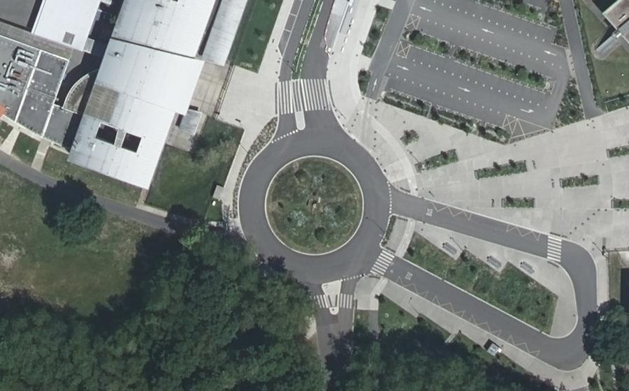 Vue aérienne du Rond-point anonyme n°28070316