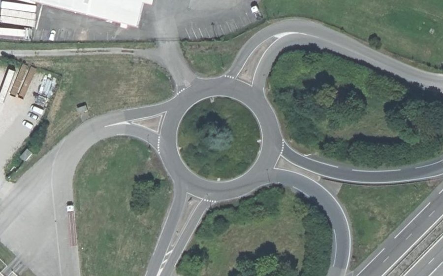 Vue aérienne du Rond-point anonyme n°28073161