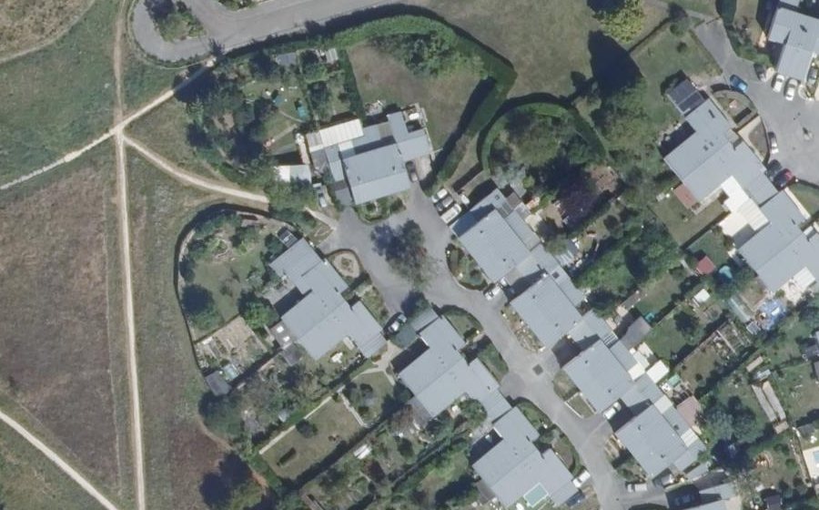 Vue aérienne du Rond-point anonyme n°280768860
