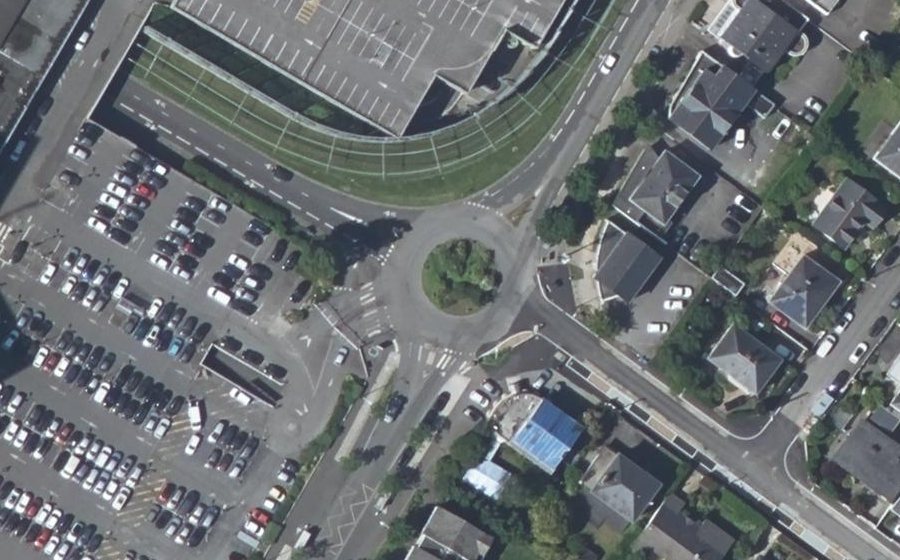 Vue aérienne du Rond-point anonyme n°28079770