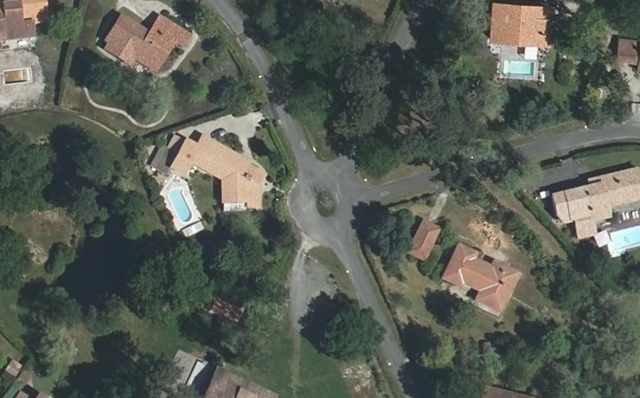 Vue aérienne du Rond-point anonyme n°28087473