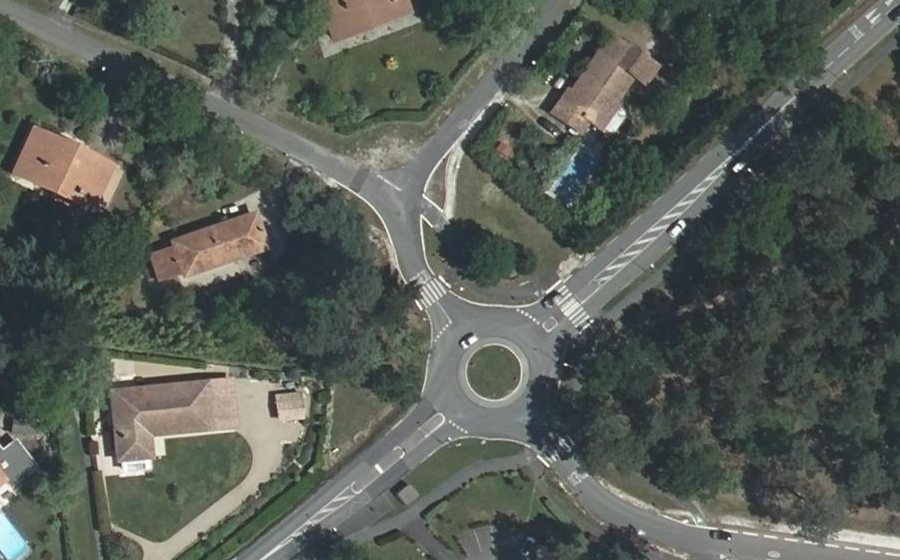 Vue aérienne du Rond-point anonyme n°28087486