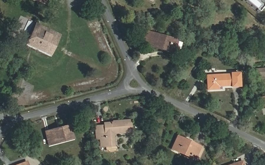 Vue aérienne du Rond-point anonyme n°28087496