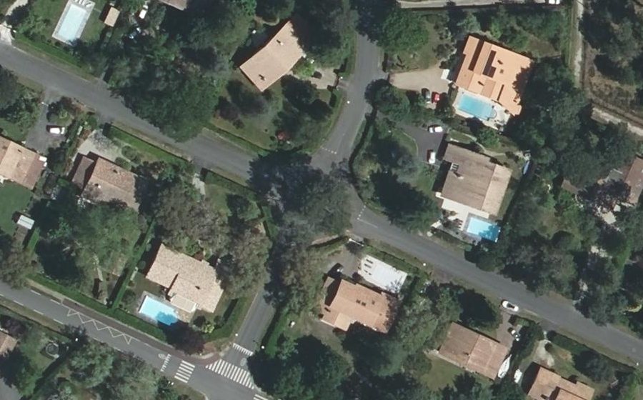 Vue aérienne du Rond-point anonyme n°28087535