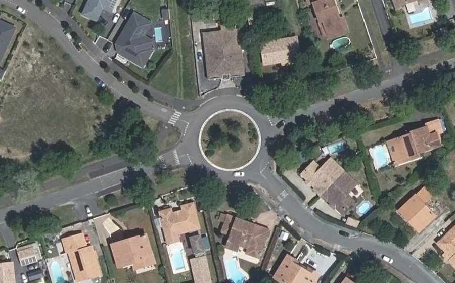 Vue aérienne du Rond-point anonyme n°28087870