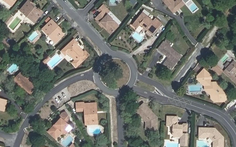 Vue aérienne du Rond-point anonyme n°28087918