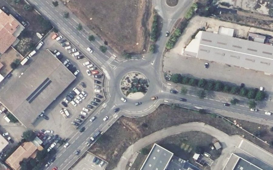 Vue aérienne du Rond-point anonyme n°28088216