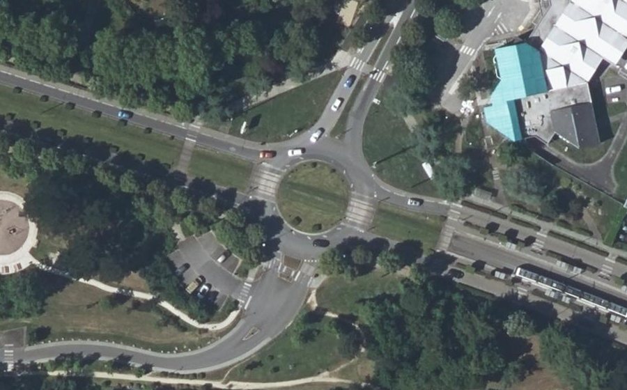 Vue aérienne du Rond-point anonyme n°28089892