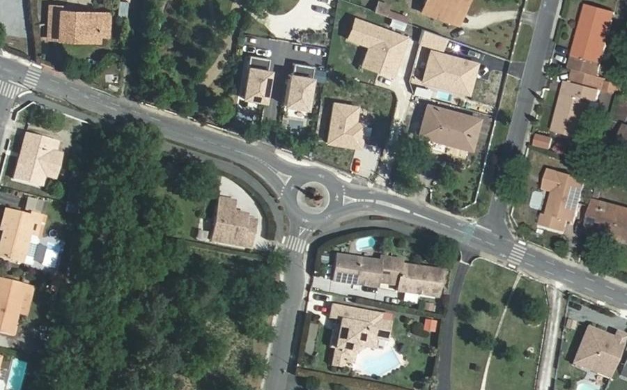 Vue aérienne du Rond-point anonyme n°28089917