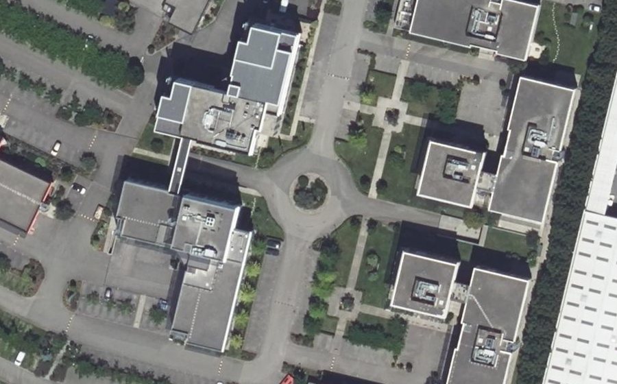 Vue aérienne du Rond-point anonyme n°280977517