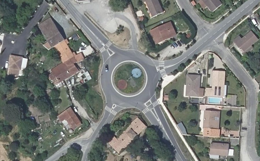 Vue aérienne du Rond-point anonyme n°28099790