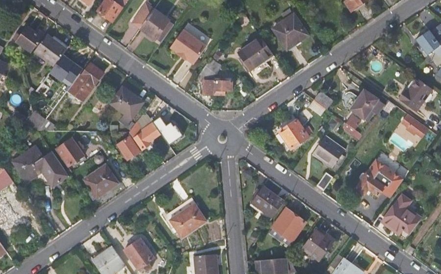 Vue aérienne du Rond-point anonyme n°28103982