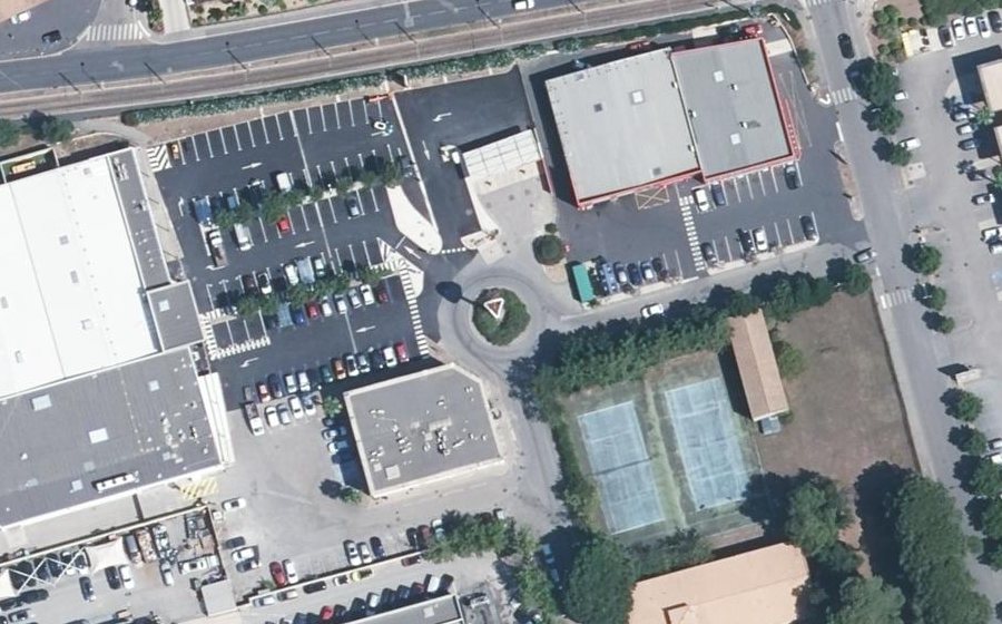 Vue aérienne du Rond-point anonyme n°28105772