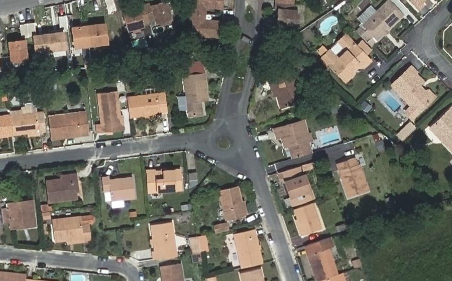 Vue aérienne du Rond-point anonyme n°28108755