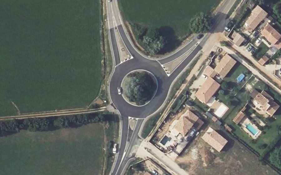 Vue aérienne du Rond-point anonyme n°28109062