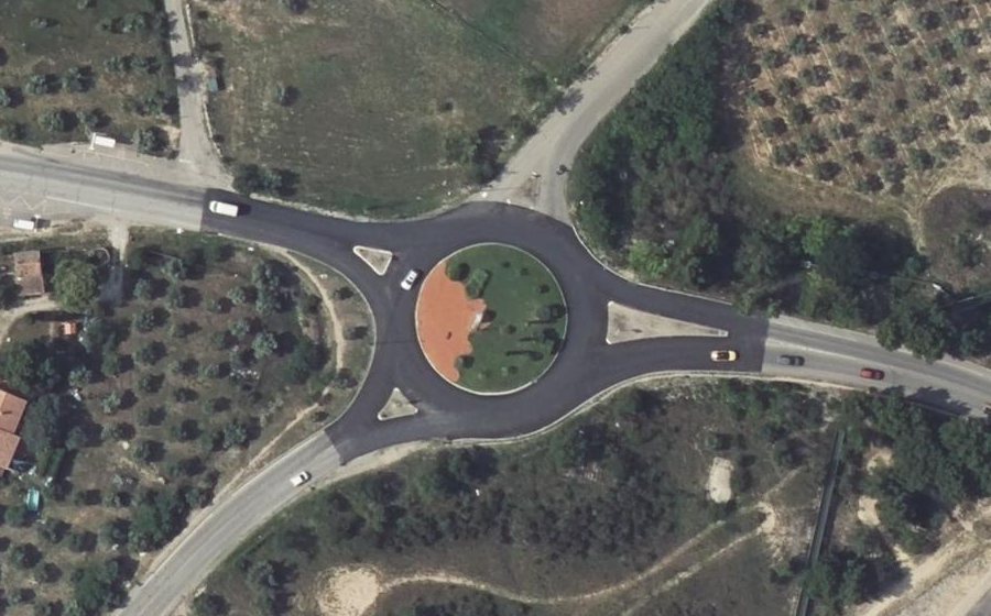 Vue aérienne du Rond-point anonyme n°28109160