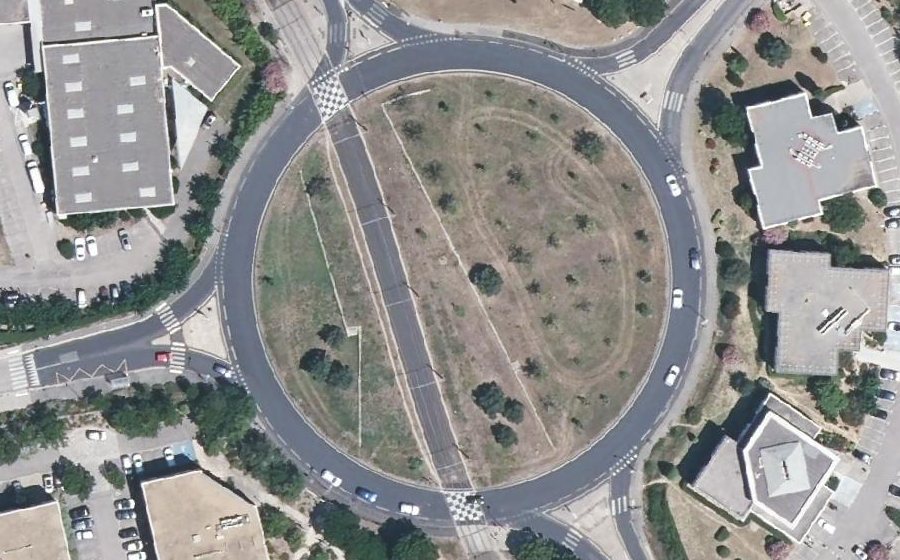 Vue aérienne du Rond-Point de l'Appel du 18 Juin 1940