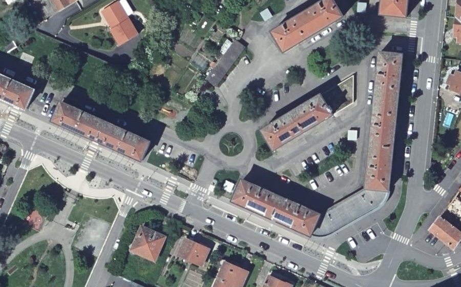 Vue aérienne du Rond-point anonyme n°281160981