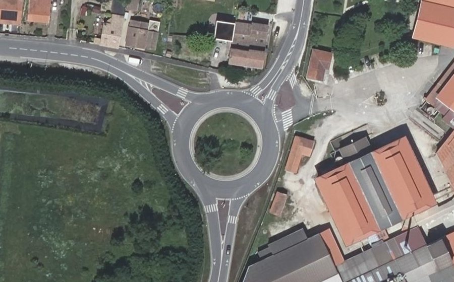 Vue aérienne du Rond-point anonyme n°28116625