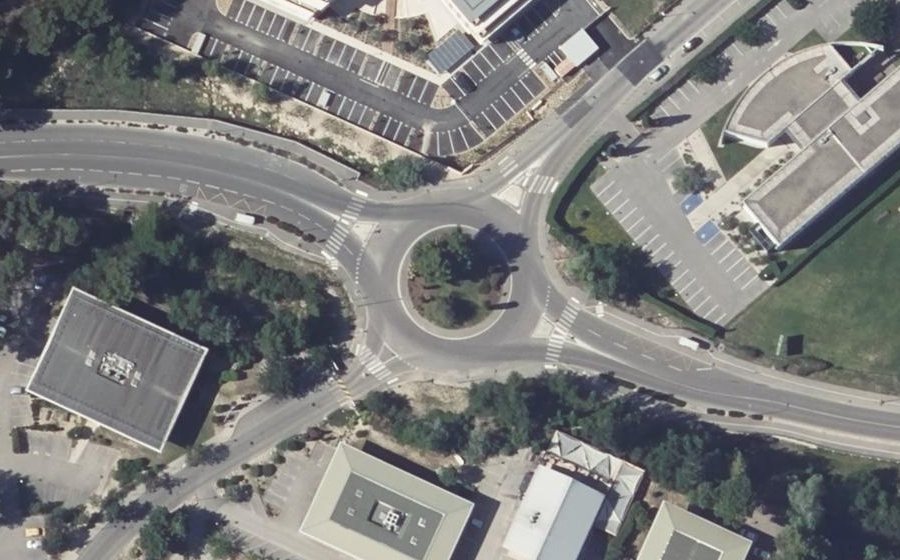 Vue aérienne du Rond-point anonyme n°28124146