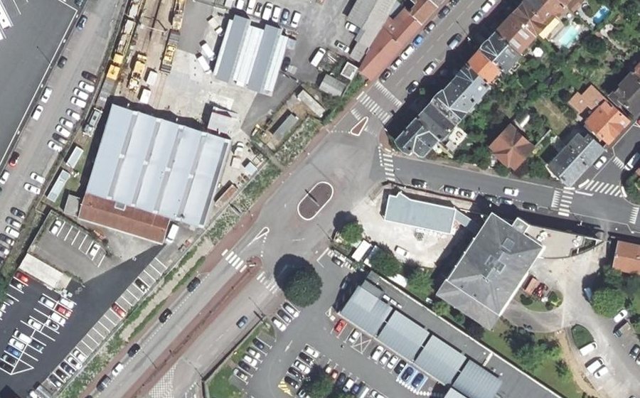 Vue aérienne du Rond-point anonyme n°28145513