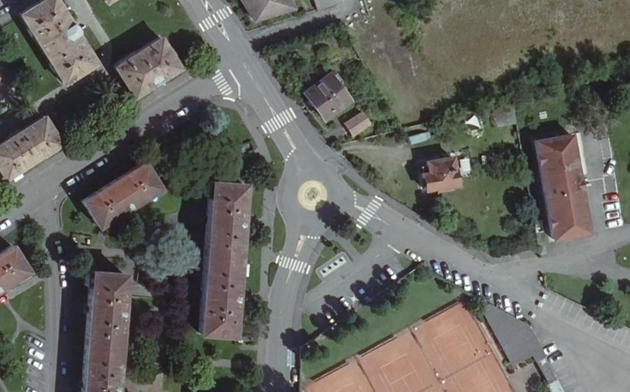 Vue aérienne du Rond-point anonyme n°28148634